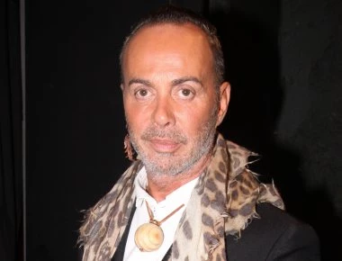 Ο Λάκης Γαβαλάς γέμισε ολόκληρο το κεφάλι του με τατουάζ και το έδειξε στον κόσμο! (φωτό, βίντεο)